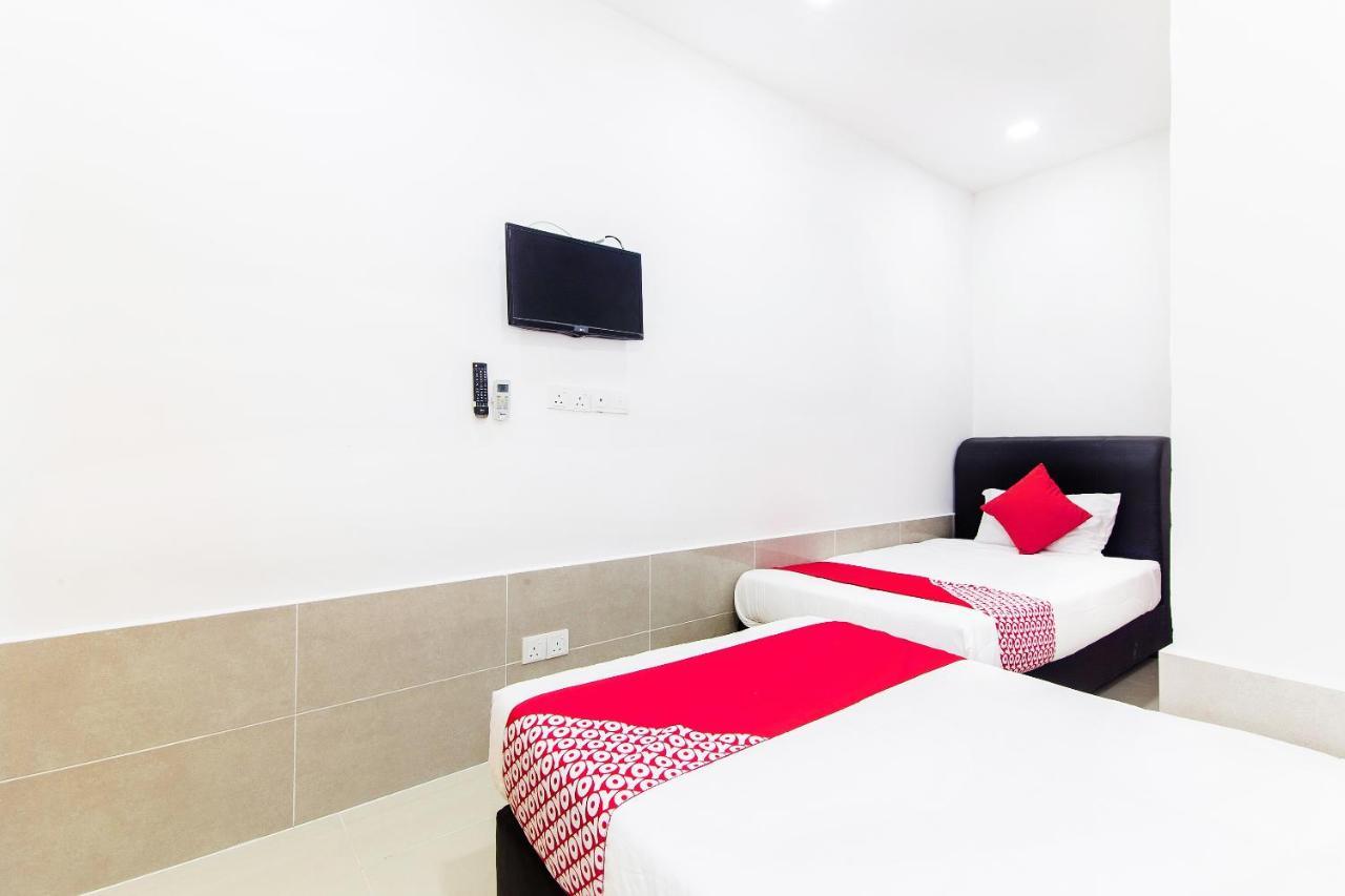 Hotel Super Oyo 414 Adiff Palace 2*