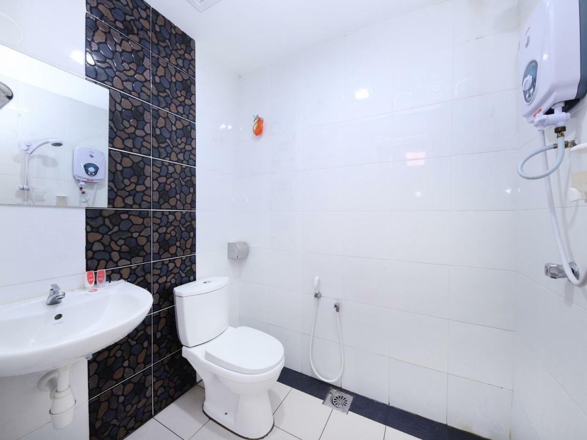 Hotel Super Oyo 414 Adiff Palace 2*